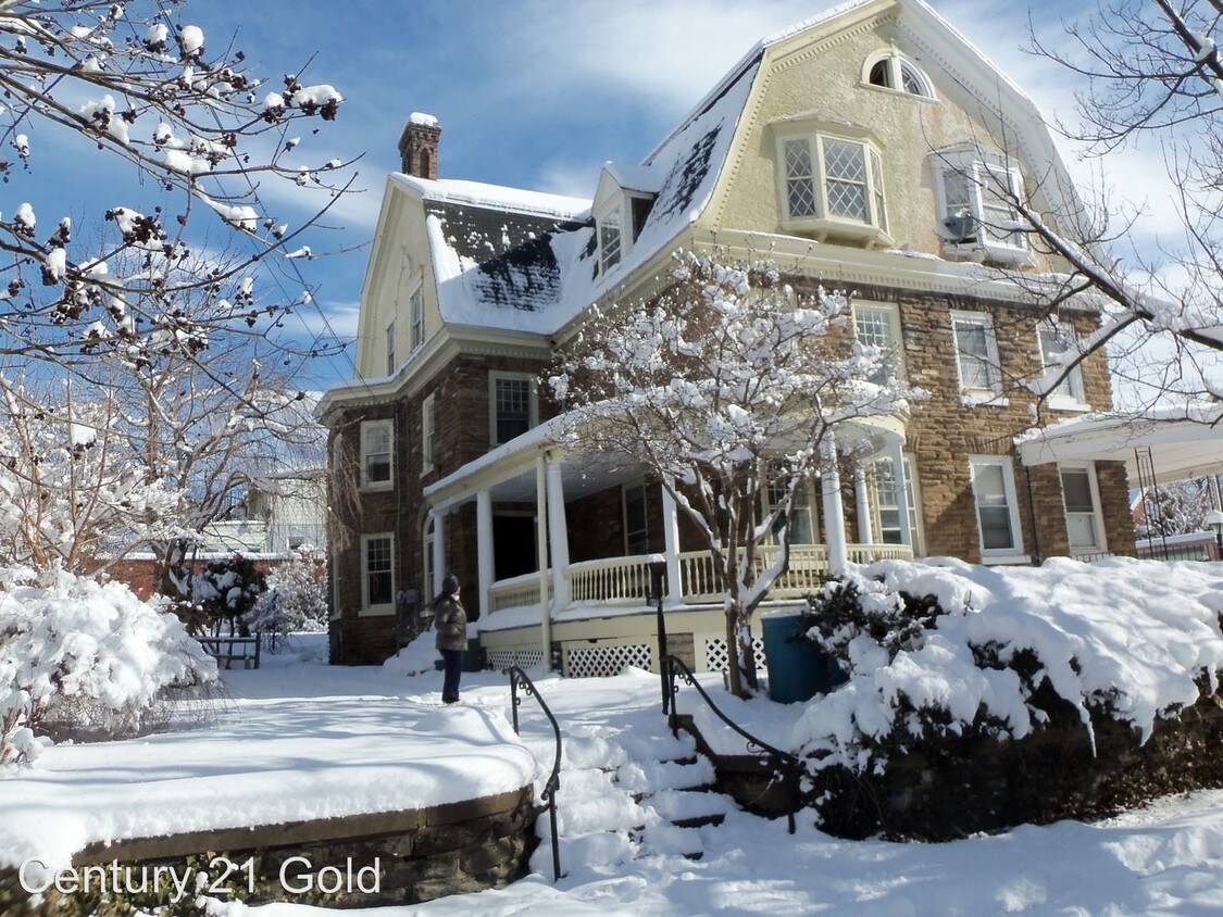 Primary Photo - 137 Windsor St