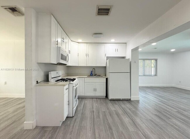 Foto del edificio - 2135 SW 46th Terrace