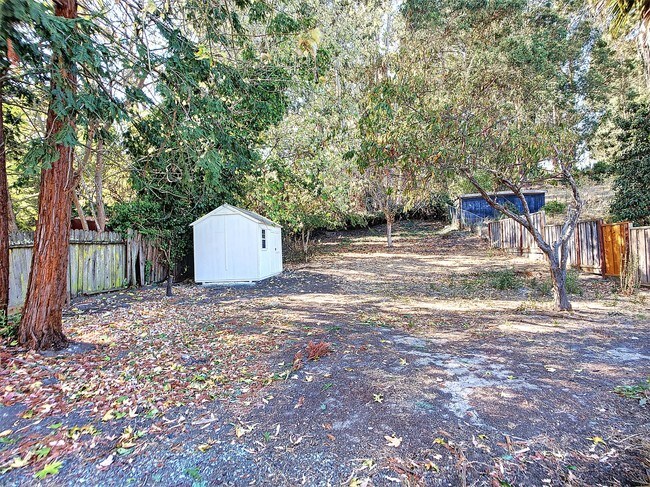 Building Photo - 384 Tennent Ave