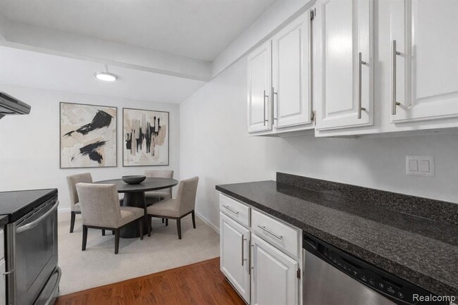 Building Photo - 411 S Old Woodward Ave