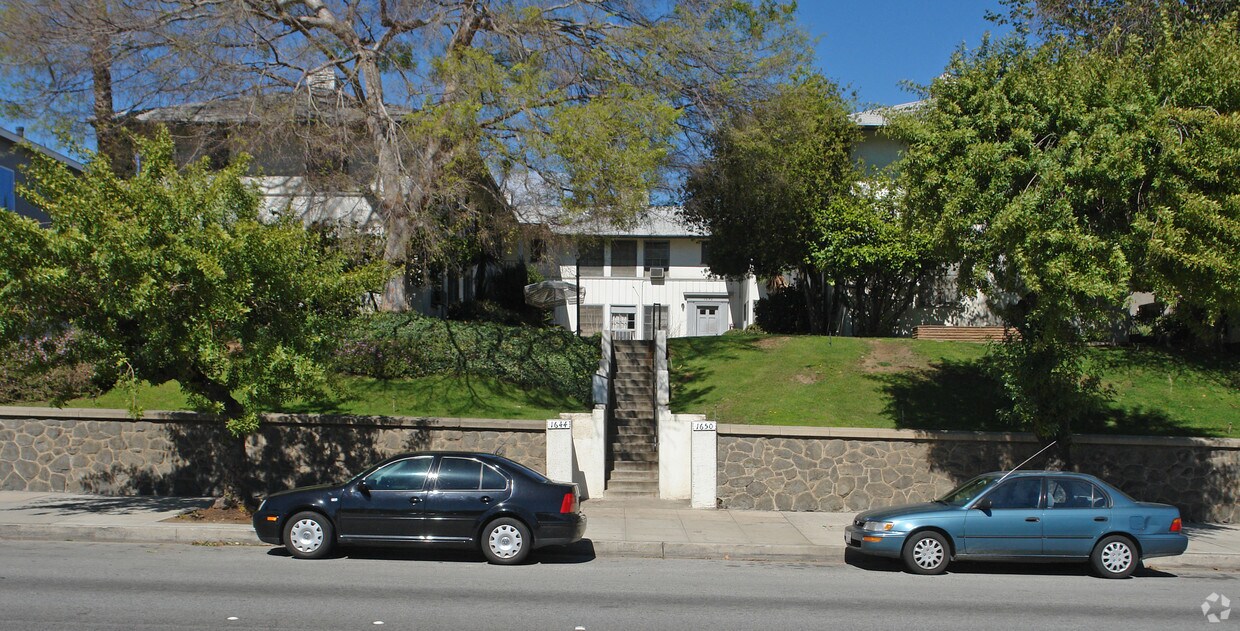 Primary Photo - 1644-1650 Huntington Dr