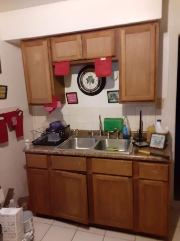 Kitchen - 1635 N Mason Ave