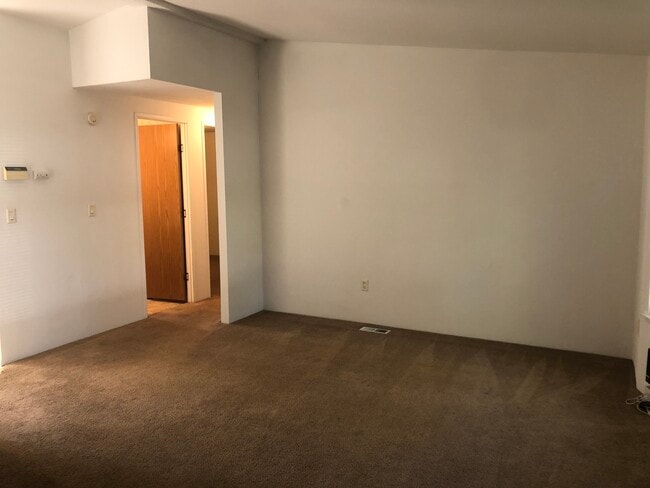 Building Photo - 301 NW Webb St