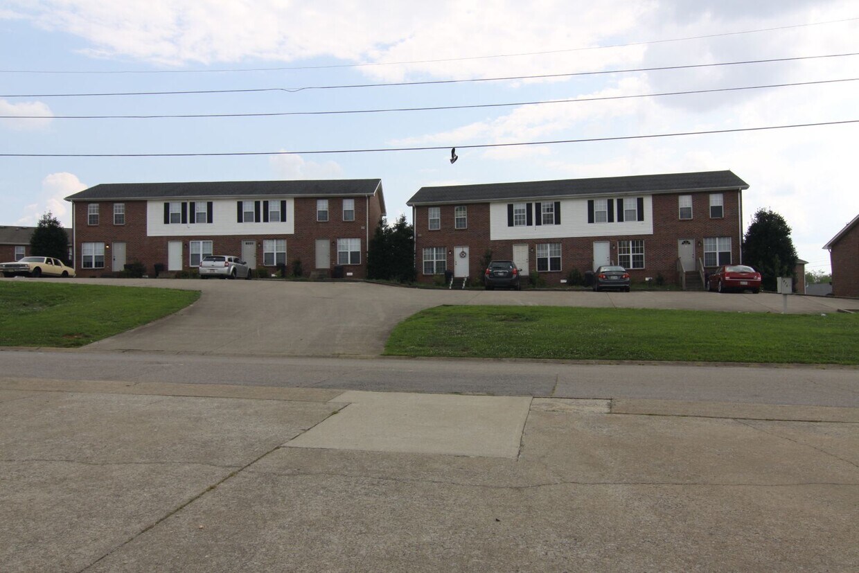 1851 Waters Edge Dr Unit 1851B, Clarksville, TN 37043 Room for Rent