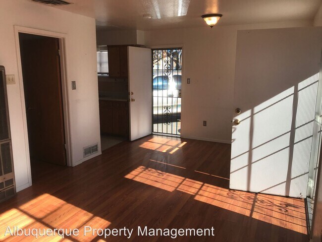 Foto del edificio - 1 br, 1 bath Apartment - 324 Harvard Drive SE
