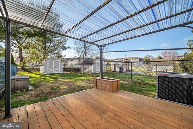 Building Photo - 817 Thoreau Ln