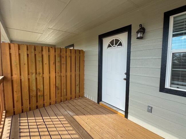 Building Photo - Smith Circle Duplex