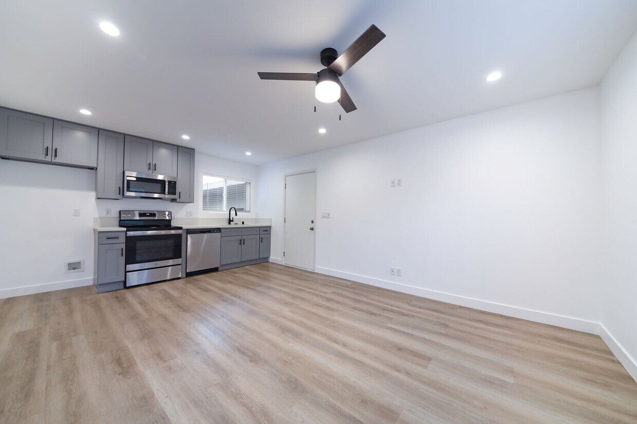 Foto principal - 1655 W Malvern Ave