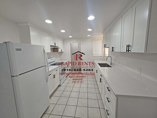 Foto del edificio - 1622 Sandalwood Dr