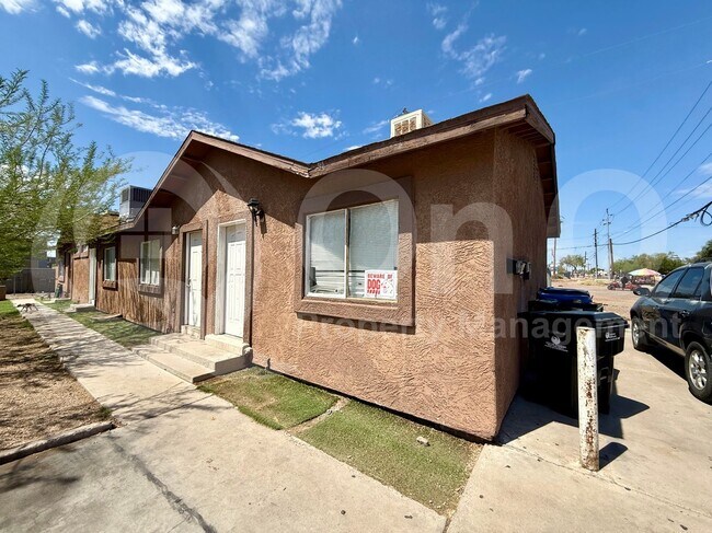 Building Photo - 6 S 31st Ave