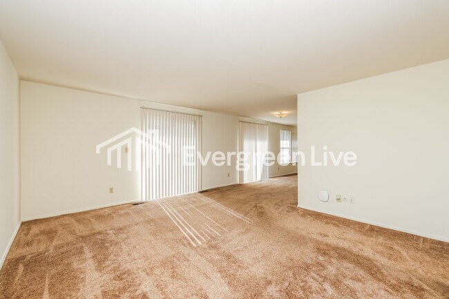 Foto del edificio - 5630 Troy Villa Blvd