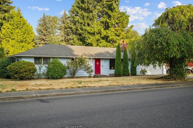Building Photo - 933 7th St SE