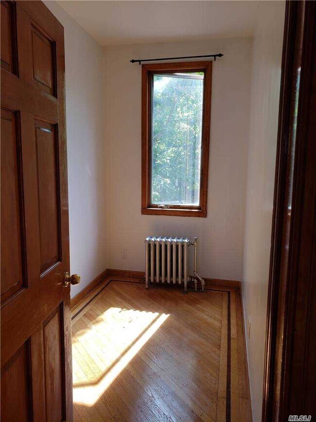 Building Photo - 538 Leonard St