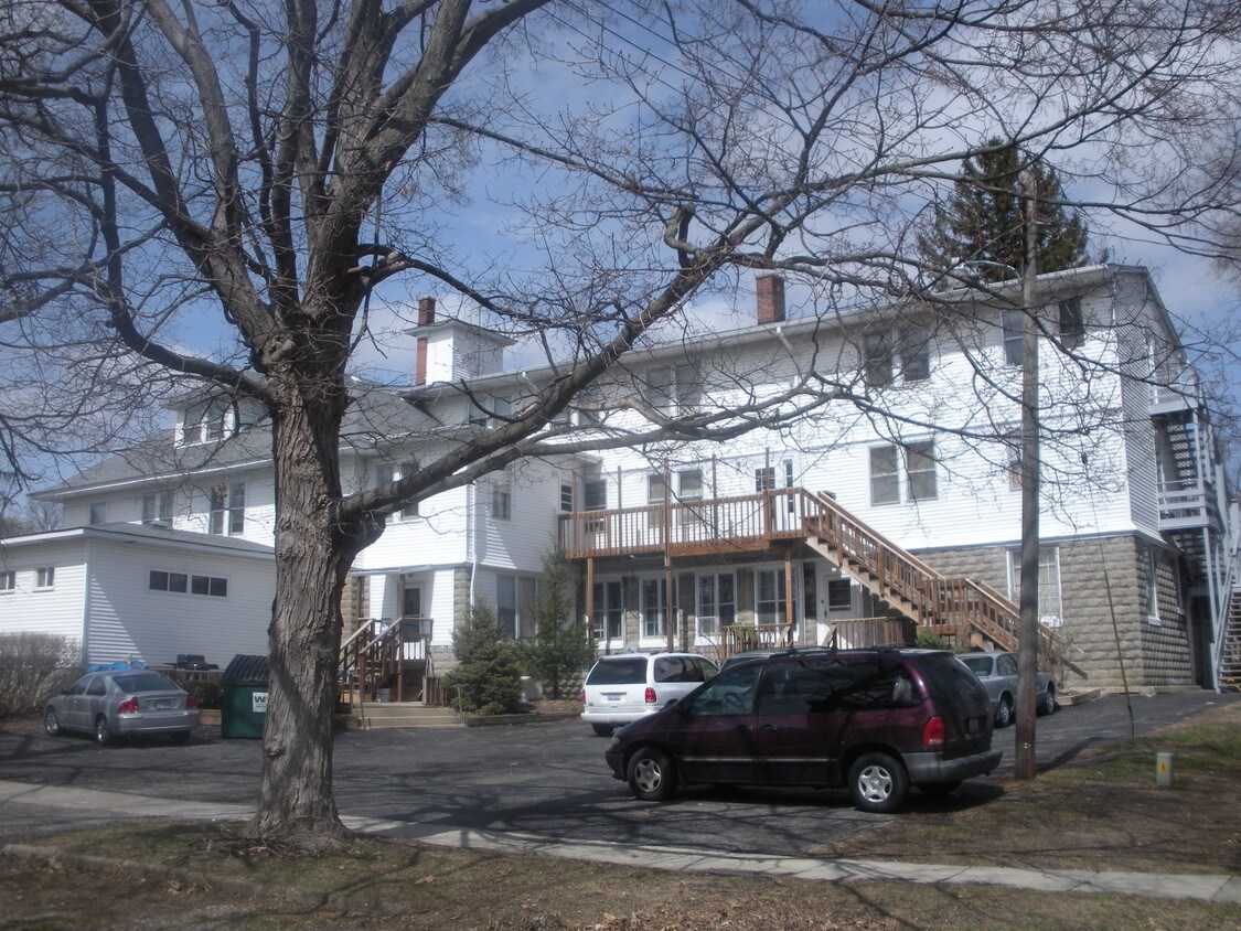 Foto principal - 310 N Elm St