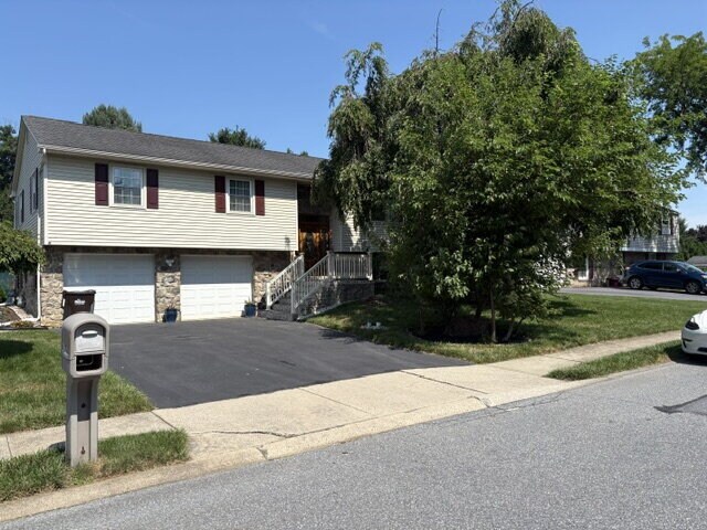 Building Photo - "Charming 4-Bedroom Lancaster Home with Granite Kitchen & Finished Basement Oasis!"