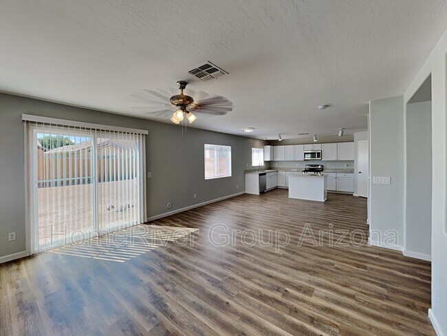 Foto del edificio - 6029 W Wood St
