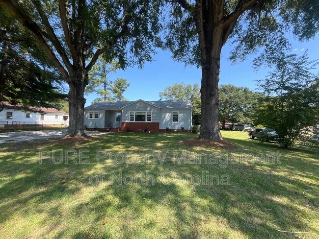 Building Photo - 203 Crescent Dr