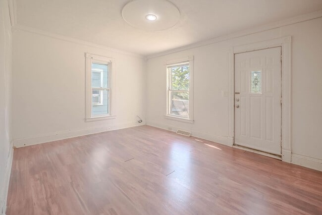 Foto del edificio - 819 Oakland Dr