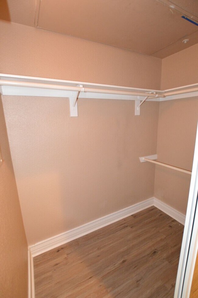 Foto del edificio - Meridian Unfurnished 1 Bdr/ 1 Bath Luxury ...