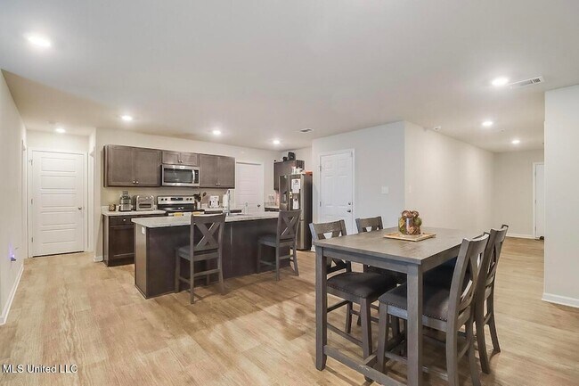 Foto del edificio - 2520 Esplanade St