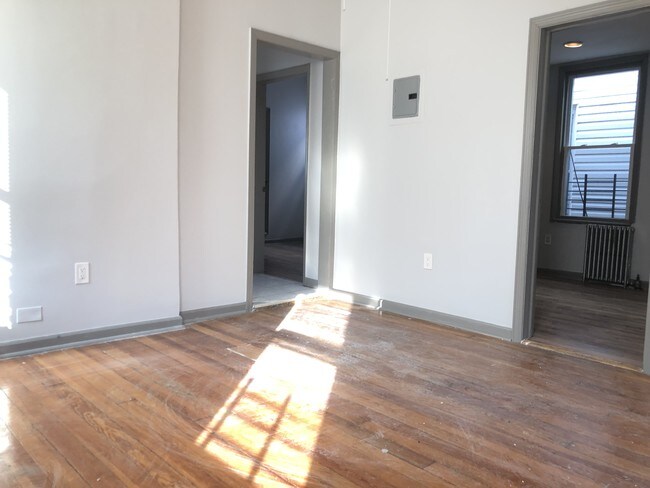 Building Photo - 13 Bayside Pl