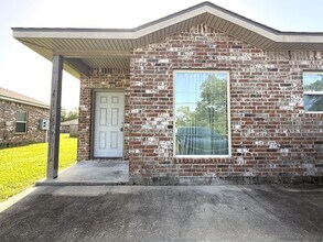 Building Photo - 2802 Miller Ave