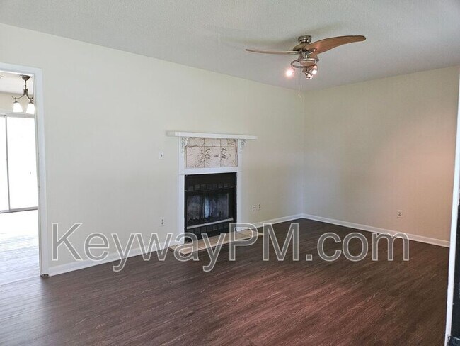 Foto del edificio - 3301 Westcliffe Ct