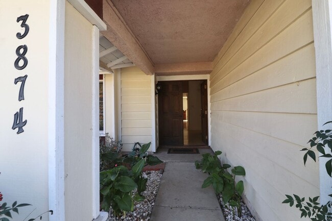Foto del edificio - Please Do Not Disturb Occupants - Spacious 3-Bedroom + Den Home in the Heart of Newbury Park – Co...