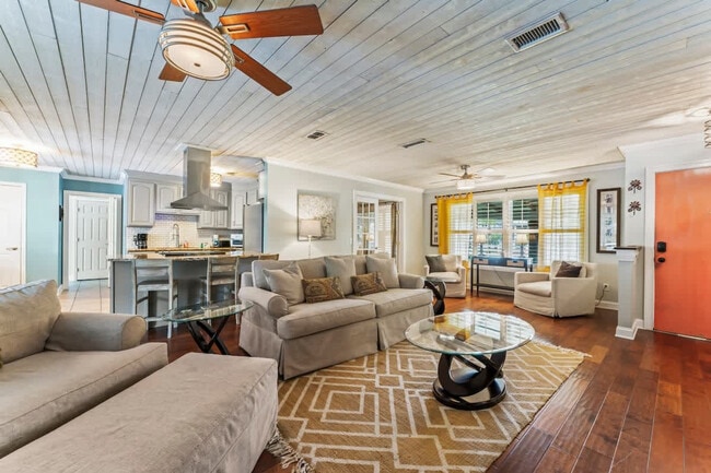 Foto del edificio - 1937 Grove Bluff Cir W