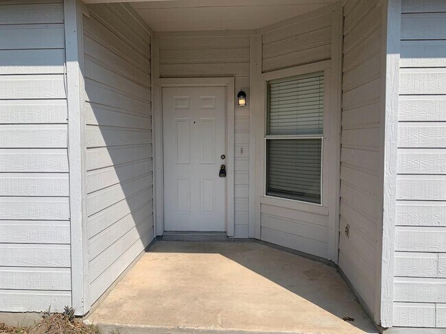 Building Photo - 2866 Southampton Way