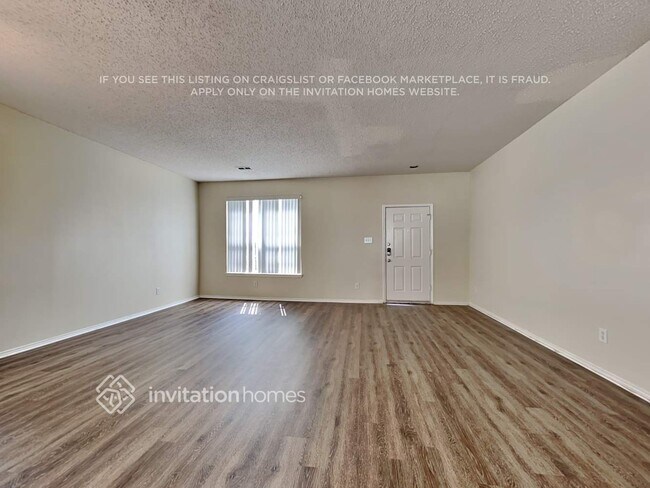 Foto del edificio - 4904 Palm Ridge Dr