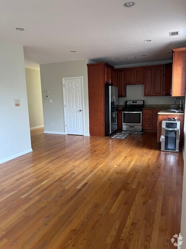 Building Photo - 3610 S Prairie Ave