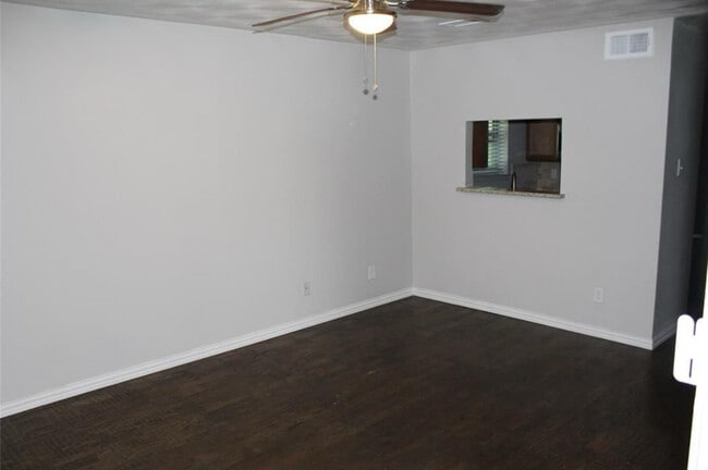 Photo - 2101 Oakhurst Dr Apartments