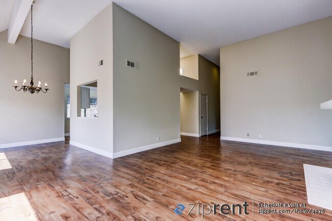Building Photo - 548 Shorebird Cir