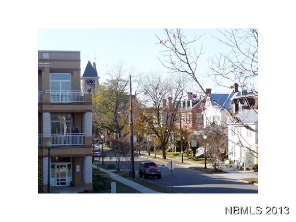 Building Photo - 115 Pollock St