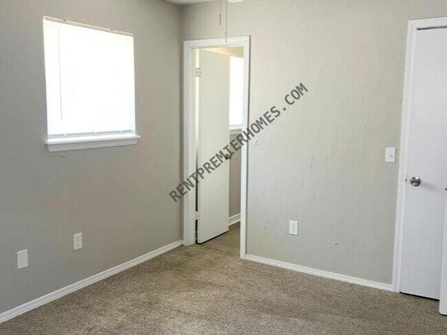 Foto del edificio - 3104 Simmons Dr