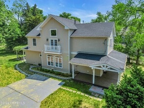 Building Photo - 447 W Park Ave