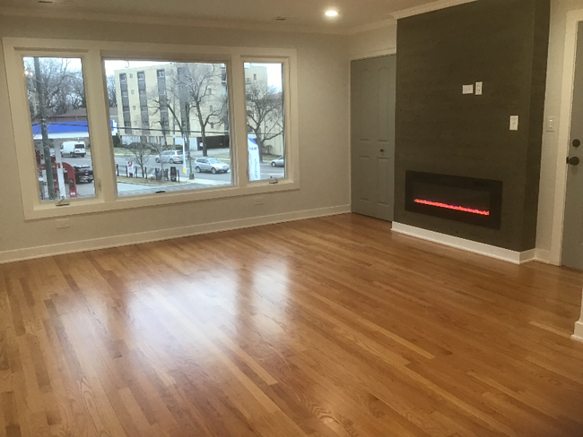 Foto del edificio - 5954 W Higgins Ave