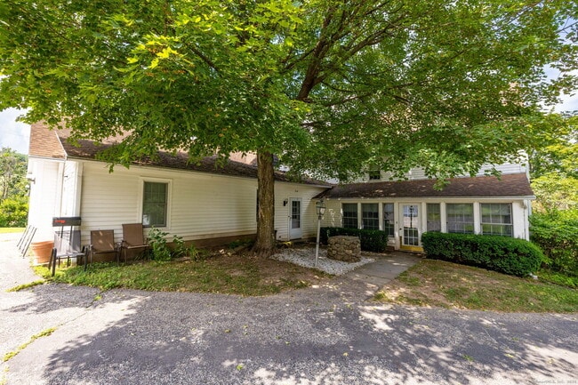 Building Photo - 73 Westledge Rd