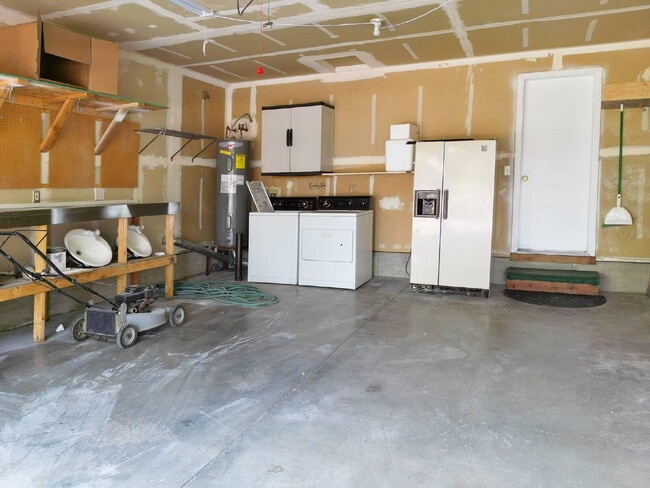 Building Photo - Newly Updated 3/2 Home in SW Redmond