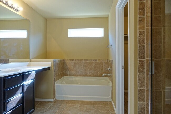 Building Photo - Beautiful Piedmont Home!
