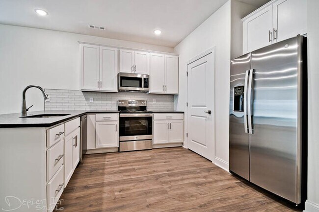 Foto del edificio - Big Creek Golf Course - 3 Bed 2 Bath Double Garage