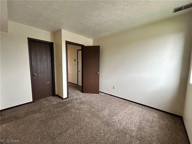 Foto del edificio - 623 Lovers Ln