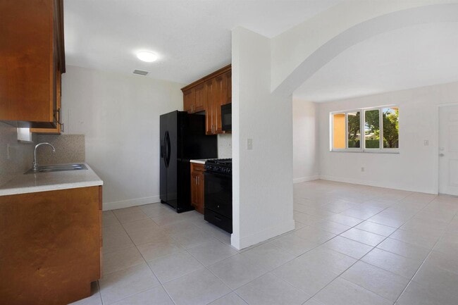 Foto del edificio - 585 NW 182nd Ter