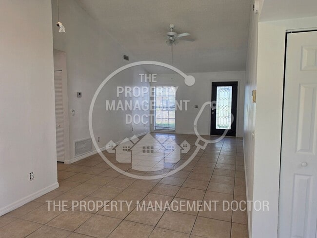 Building Photo - 1617 Crossridge Dr