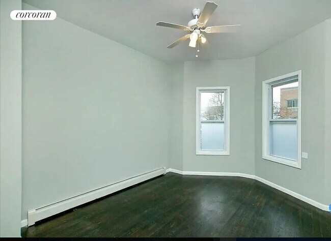 Foto del edificio - 1296 Putnam Ave