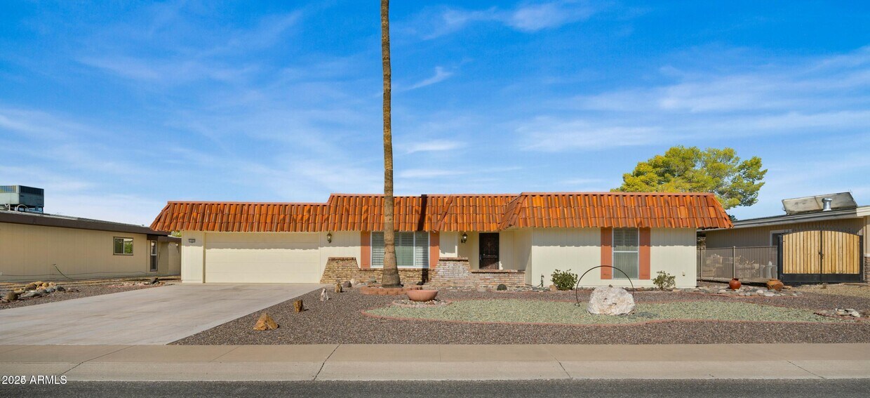 Primary Photo - 11022 W Boswell Blvd
