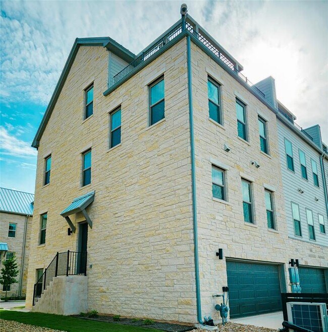 Foto del edificio - 225 John Webster St
