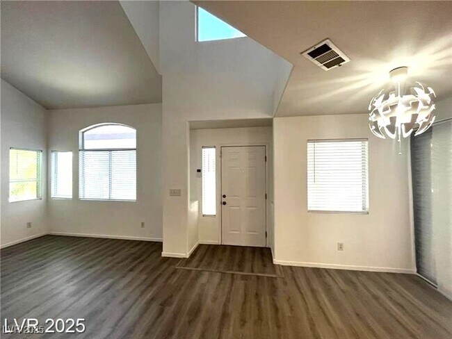 Foto del edificio - 8017 Cherish Ave
