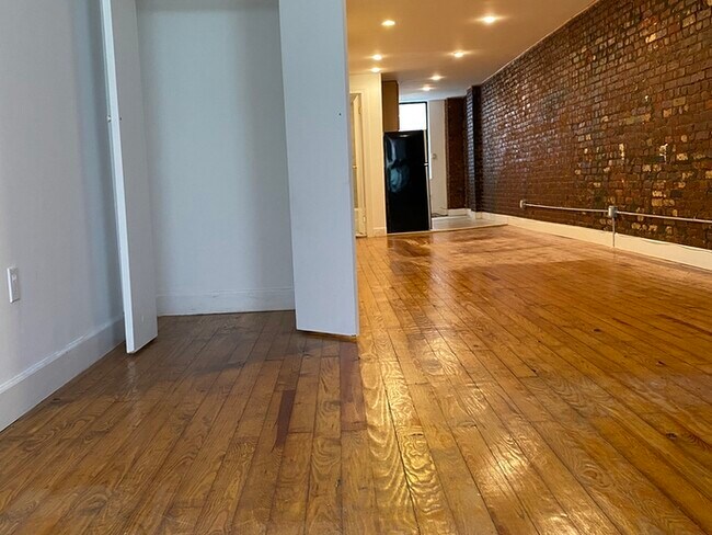 Building Photo - 15 Stanton St